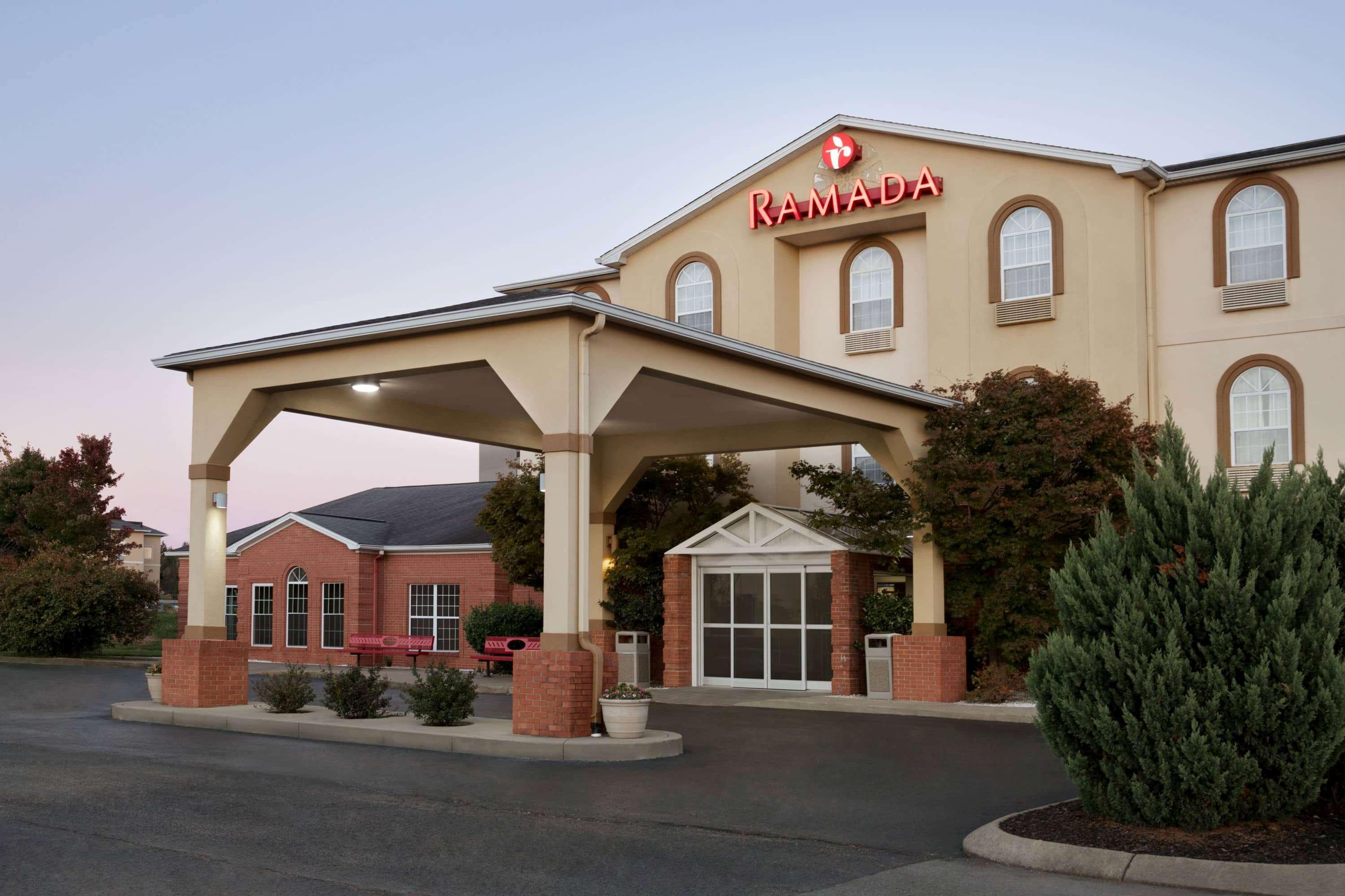Hotel Ramada By Wyndham Elizabethtown Exterior foto