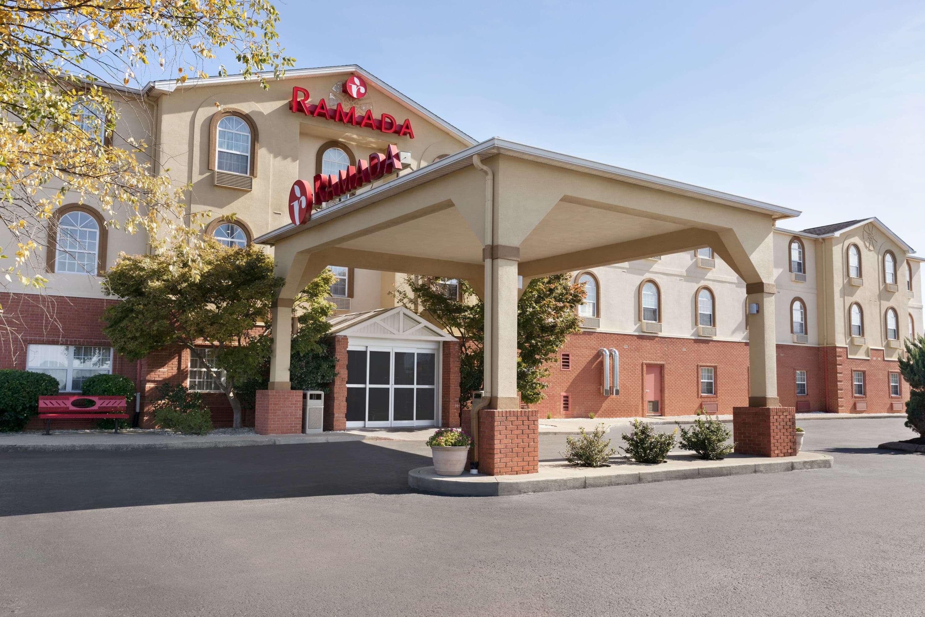 Hotel Ramada By Wyndham Elizabethtown Exterior foto