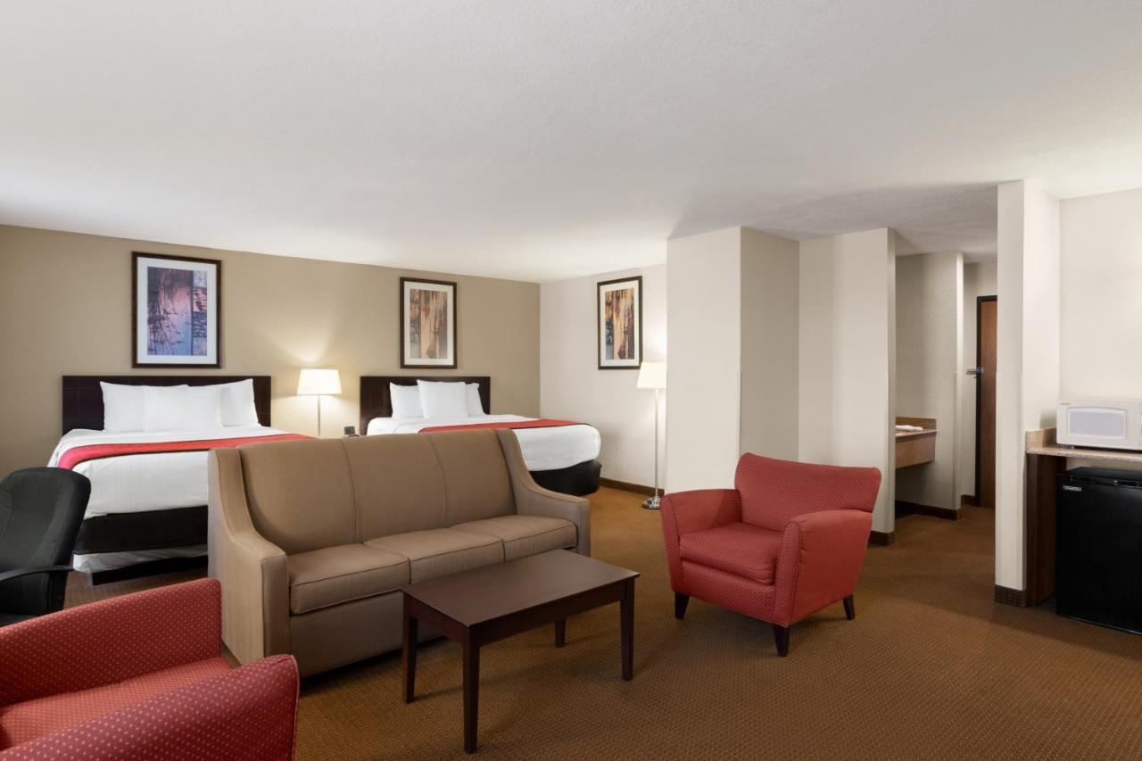 Hotel Ramada By Wyndham Elizabethtown Exterior foto